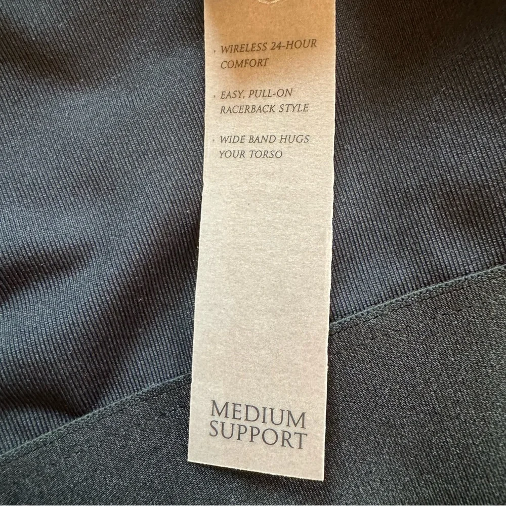 4/$40 Victoria’s Secret Sport Razor Sheer Back Medium Support‎ Black Sports Bra